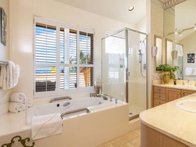 Bathroom with Tub